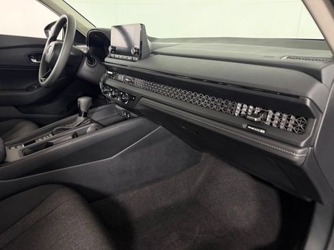 Used 2025 Honda Accord SE image 27
