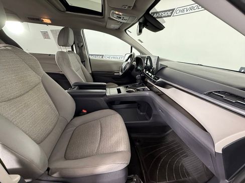 Used 2021 Toyota Sienna LE w/ LE Plus Package FWD image 18
