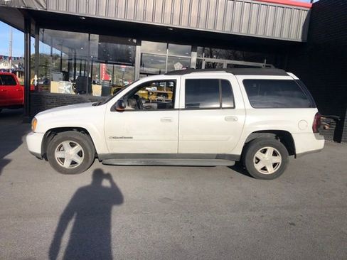 Used 2002 Chevrolet TrailBlazer LT w/ LT Leather Plus Pkg image 2