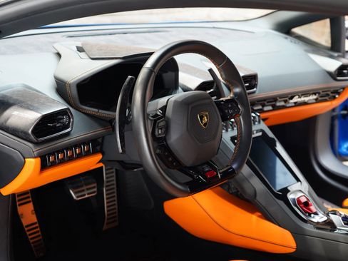 Used 2020 Lamborghini Huracan EVO RWD image 44