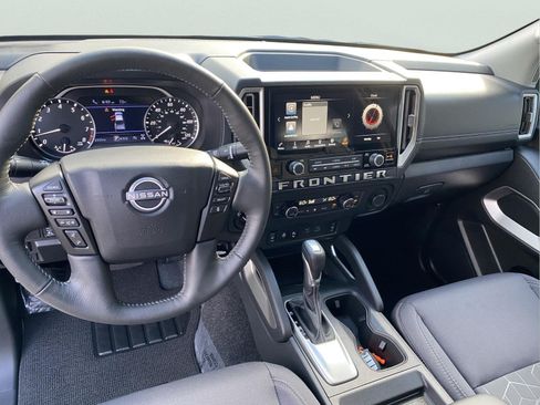 Used 2025 Nissan Frontier SV w/ SV Convenience Package AWD/4WD image 29