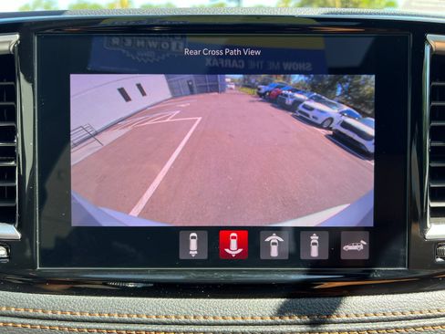 Used 2023 Chrysler Pacifica Pinnacle FWD image 48