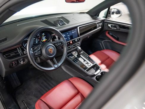 Certified 2026 Porsche Macan AWD/4WD image 4