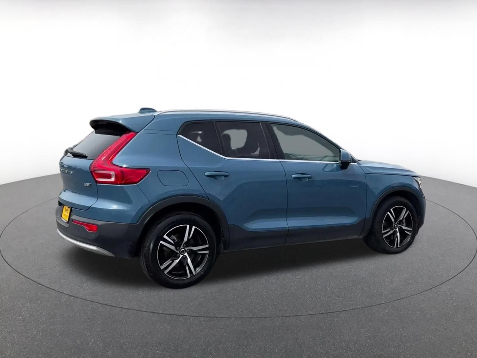 Used 2024 Volvo XC40 B5 Core AWD/4WD image 13