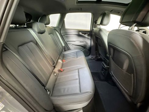 Used 2025 Audi Q4 e-tron Premium Plus w/ Premium Plus image 26