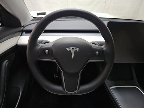 Used 2023 Tesla Model 3 Performance image 4