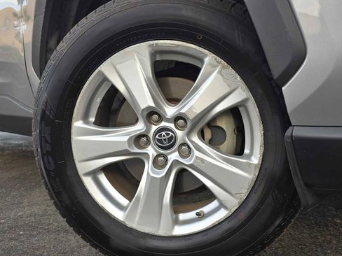 Used 2019 Toyota RAV4 XLE image 11