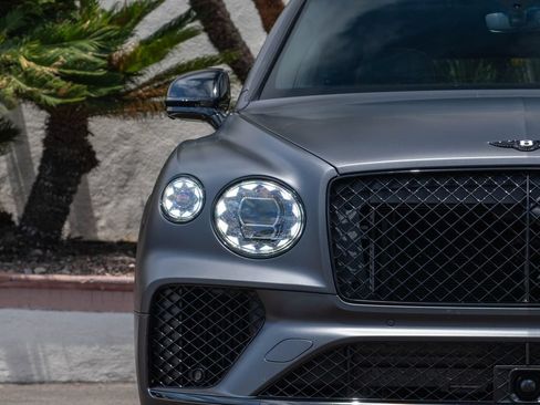 Used 2025 Bentley Bentayga AWD/4WD image 33