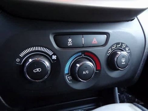 Used 2017 Jeep Cherokee Sport image 11