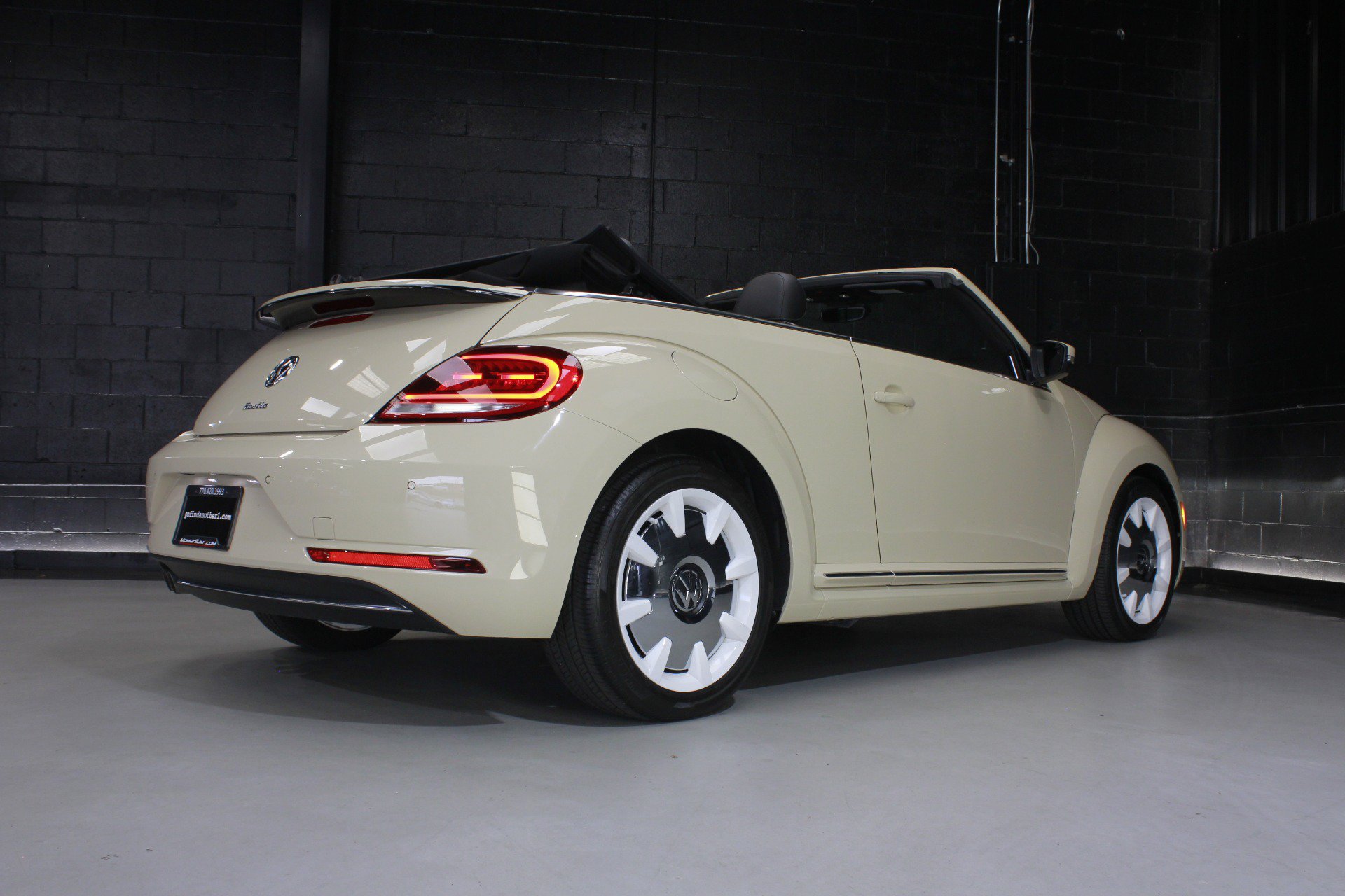 Used 2019 Volkswagen Beetle 2.0T S FWD image 26