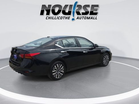 Used 2025 Nissan Altima 2.5 SV FWD image 8