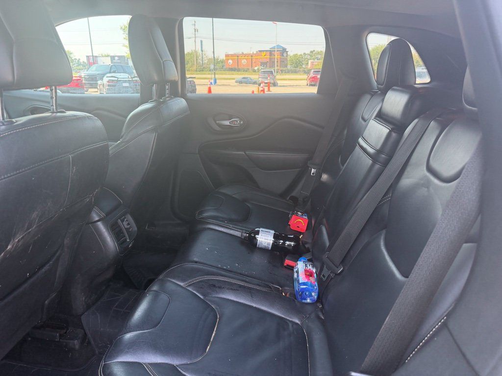 Used 2015 Jeep Cherokee Limited AWD/4WD image 6
