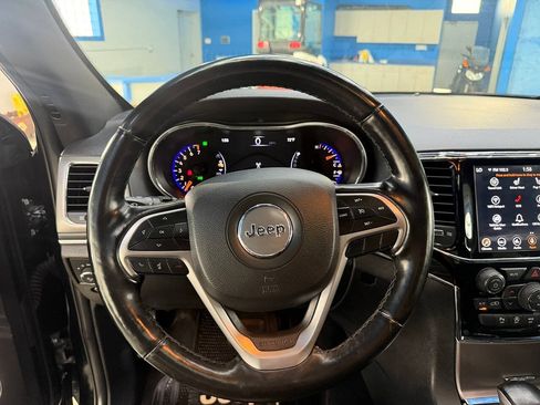 Used 2020 Jeep Grand Cherokee Limited AWD/4WD image 16