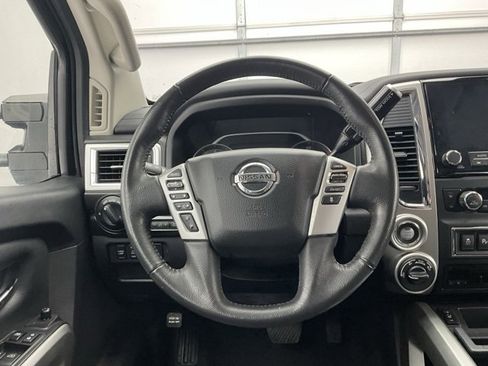 Used 2021 Nissan Titan SV w/ SV Convenience Package image 7