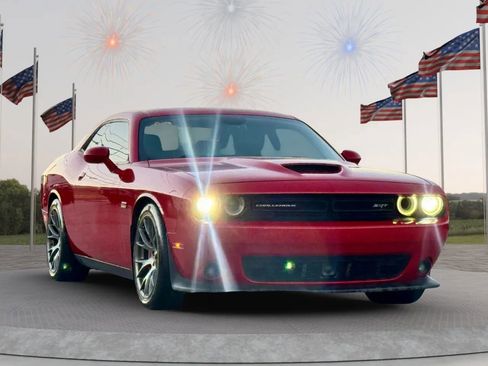 Used 2015 Dodge Challenger SRT w/ Technology Group image 2