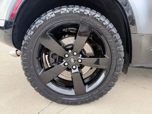 Used 2023 Land Rover Defender 110 V8 image 25