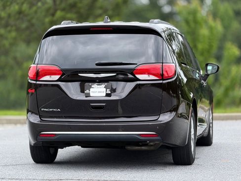 Used 2017 Chrysler Pacifica Touring-L FWD image 7