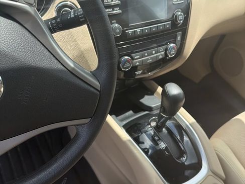 Used 2016 Nissan Rogue SV FWD image 10