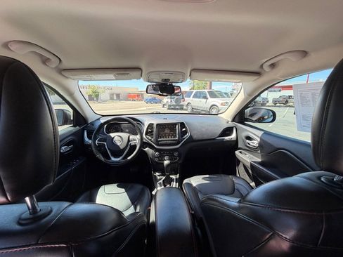 Used 2015 Jeep Cherokee Trailhawk w/ Comfort/Convenience Group AWD/4WD image 10