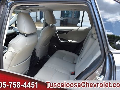Used 2019 Toyota RAV4 XLE w/ Convenience Package FWD image 22