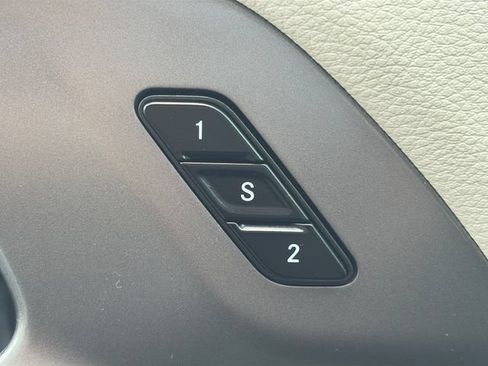 Used 2024 Chrysler Pacifica Touring-L FWD image 51