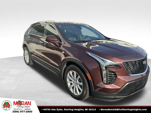 Used 2022 Cadillac XT4 Luxury w/ Cold Weather Package AWD/4WD image 3