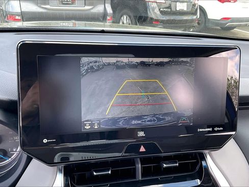 Used 2022 Toyota Venza XLE image 25