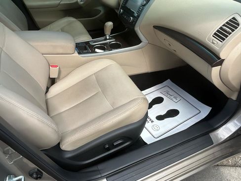 Used 2015 Nissan Altima 2.5 SL w/ Technology Package FWD image 12