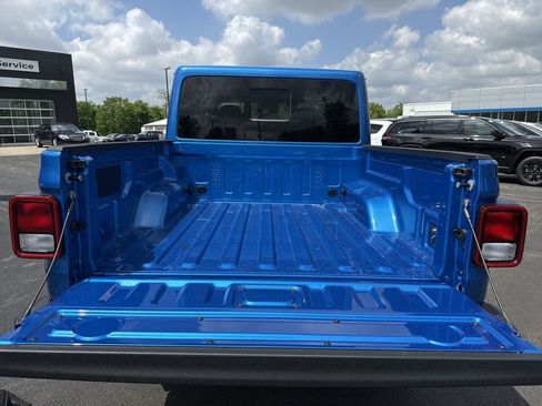 New 2026 Jeep Gladiator Sport AWD/4WD image 17