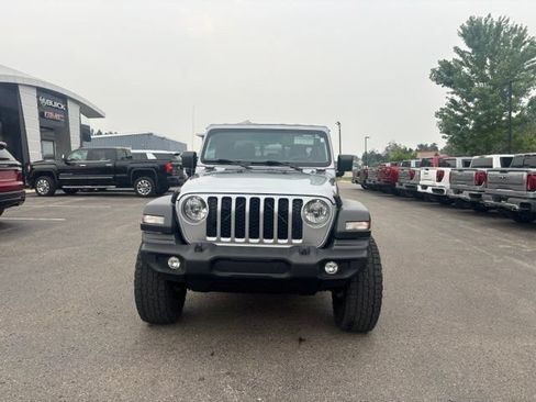 Used 2020 Jeep Gladiator Sport w/ Quick Order Package 24S AWD/4WD image 3