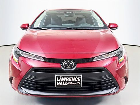 Used 2025 Toyota Corolla LE image 2