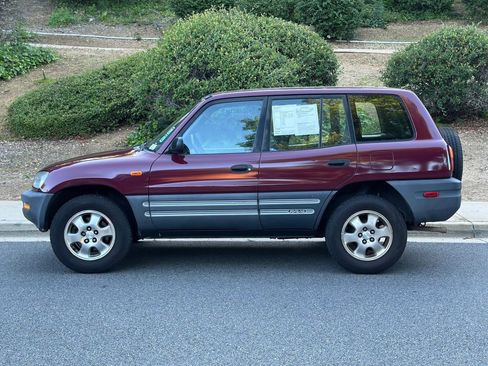 Used 1997 Toyota RAV4 2WD 4-Door image 2