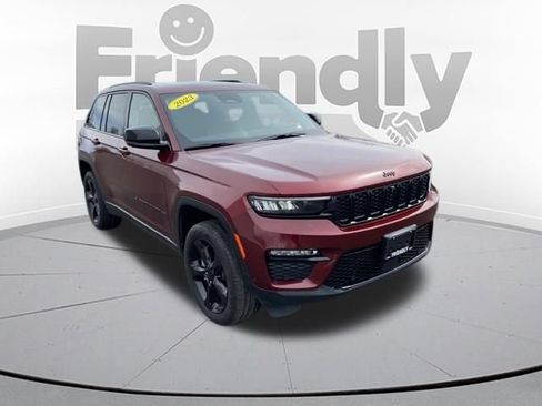 Used 2023 Jeep Grand Cherokee Limited w/ Luxury Tech Group II AWD/4WD image 3