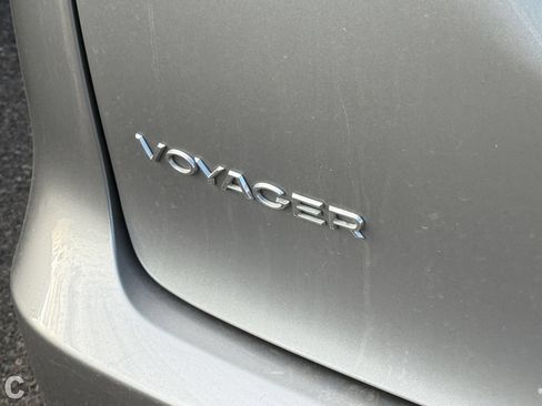 Used 2020 Chrysler Voyager Lxi FWD image 8