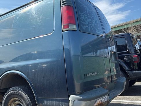 Used 1999 Chevrolet Express 3500 Extended RWD image 31