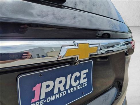 Used 2022 Chevrolet Traverse LS FWD image 12