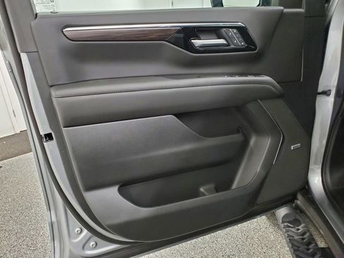 Used 2025 Chevrolet Tahoe Z71 w/ Comfort Package image 12