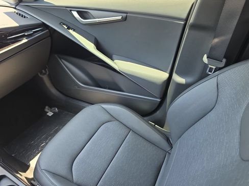 New 2026 Kia Niro FWD image 16