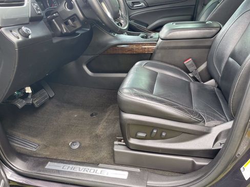 Used 2018 Chevrolet Suburban LT RWD image 6