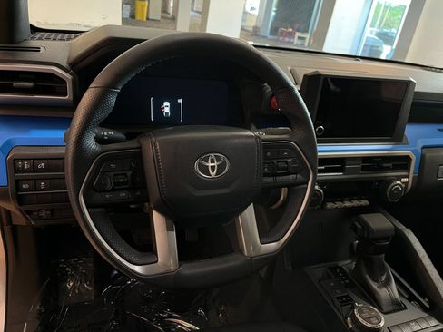 Used 2025 Toyota Tacoma TRD Off-Road AWD/4WD image 27