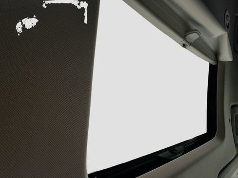 Used 2018 Chevrolet Traverse LT image 24