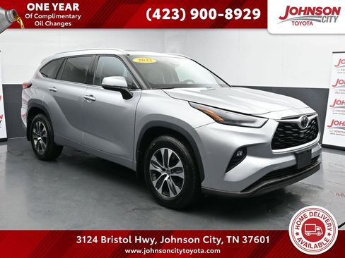 Used 2022 Toyota Highlander XLE image 1