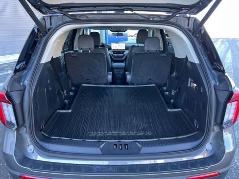 Certified 2025 Ford Explorer Active w/ Active Comfort Package image 27