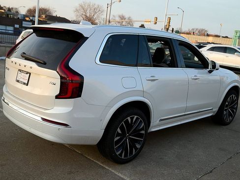 New 2026 Volvo XC90 T8 Plus image 7