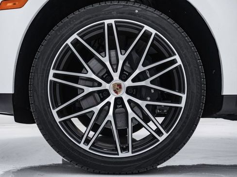 New 2026 Porsche Macan image 13