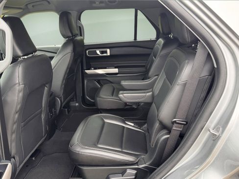 Used 2023 Ford Explorer XLT w/ Equipment Group 202A AWD/4WD image 11