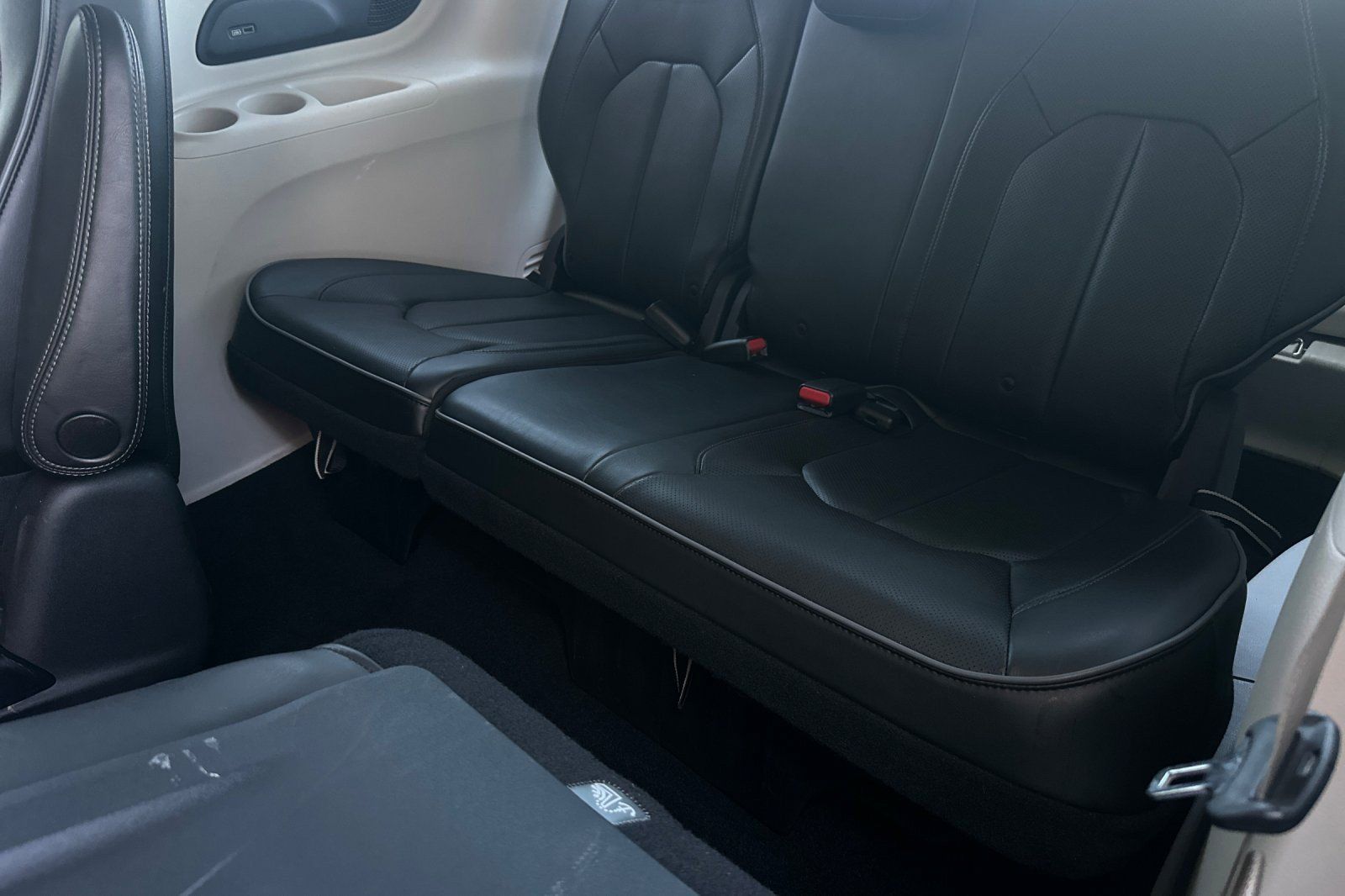 Used 2019 Chrysler Pacifica Limited w/ Advanced Safetytec Group FWD image 15
