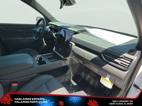 New 2026 GMC Acadia AT4 w/ Luxury Package AWD/4WD image 32