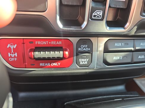 New 2025 Jeep Wrangler Unlimited Rubicon image 9