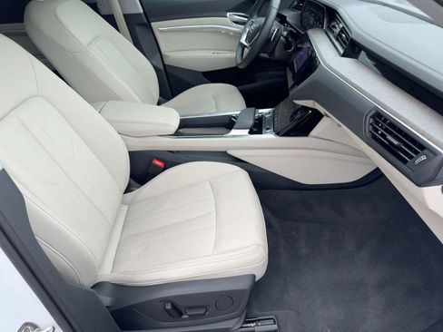 Used 2022 Audi e-tron Premium w/ Interior Protection Package image 30